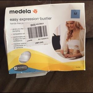 Hands free breast Nursing/ pumping bra