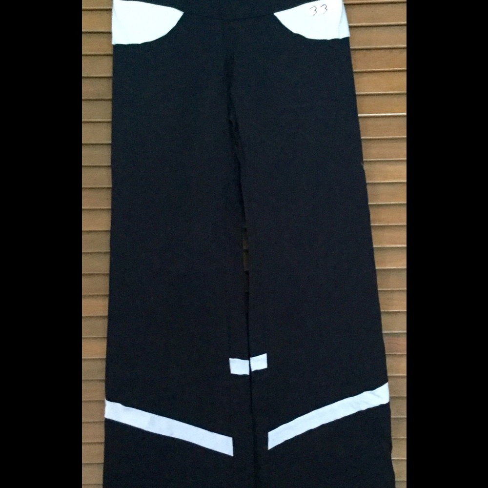 Eye-Catching White Accent Laggings