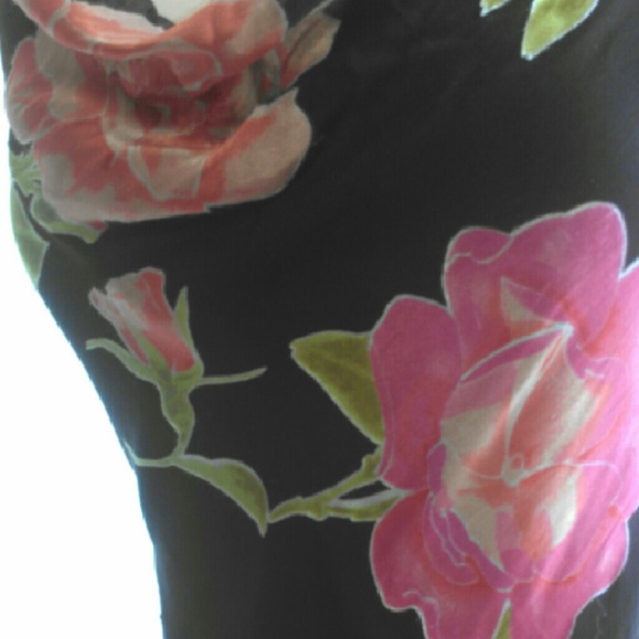 Sold-Cache Boho Fringe Floral top - Picture 3 of 4