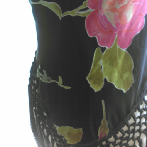 Sold-Cache Boho Fringe Floral top - Picture 2 of 4