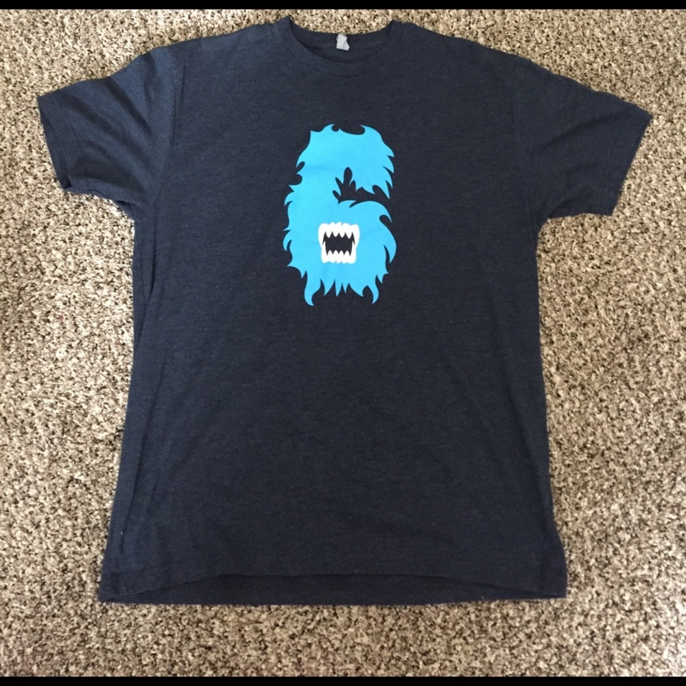 💞NEW LISTING men's t-shirt