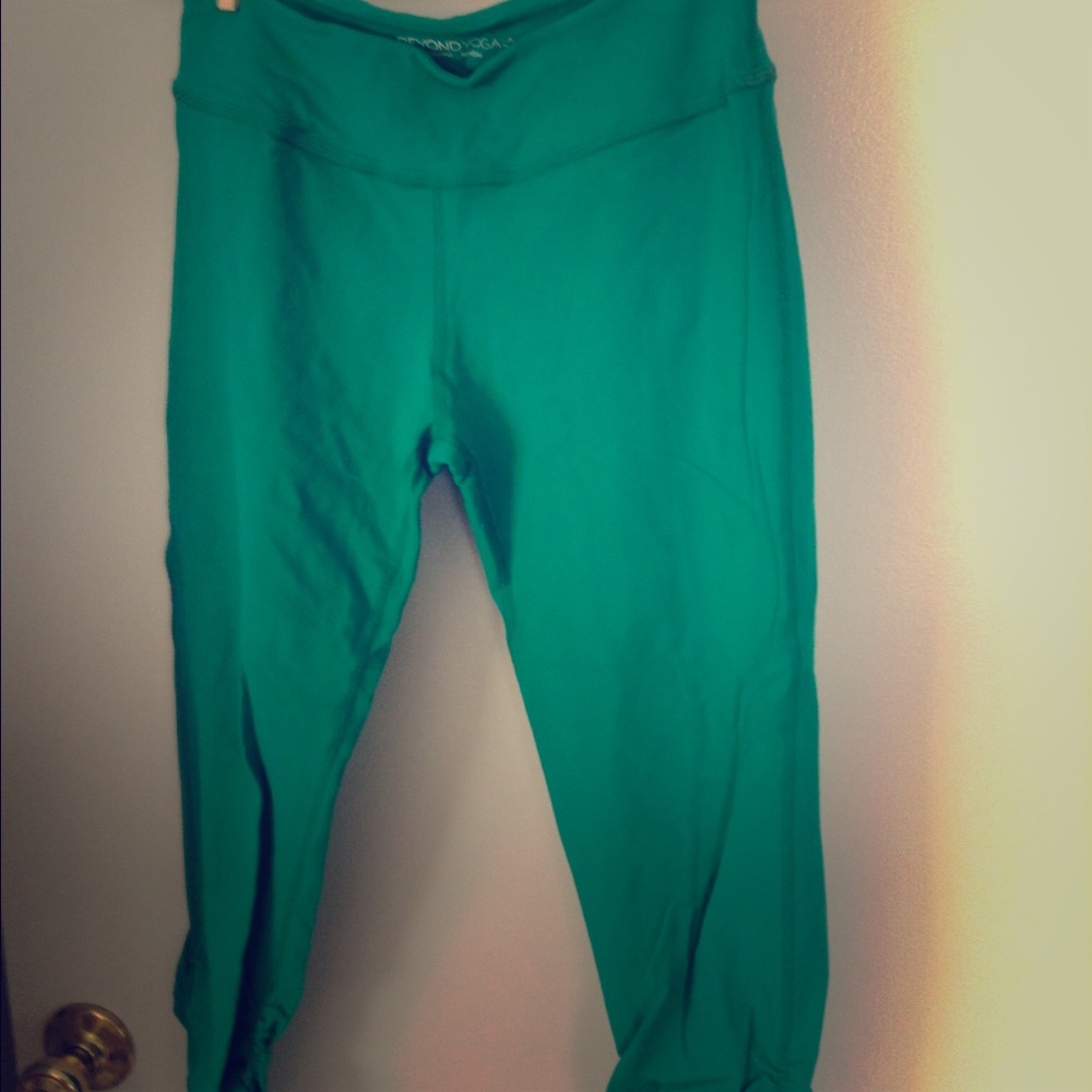 Beyond Yoga cropped leggings (gathered bottom)
