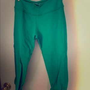 Beyond Yoga cropped leggings (gathered bottom)