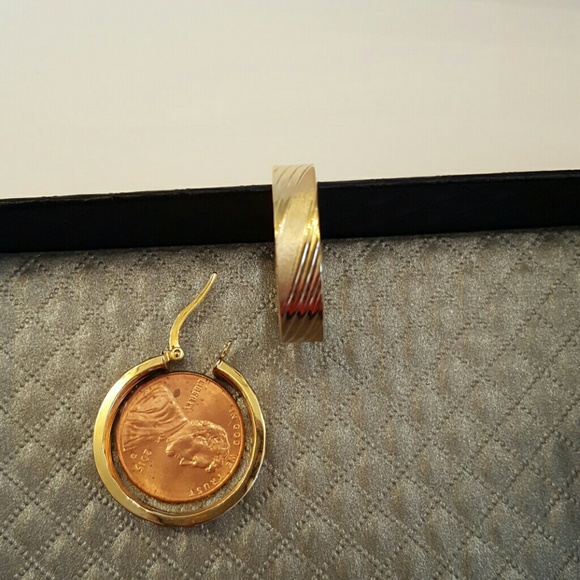 Authentic 14K gold earrings - Picture 2 of 6