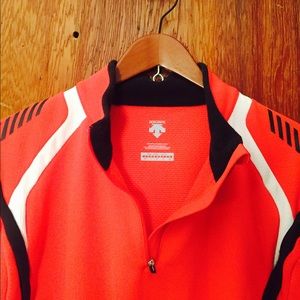 MEN'S Descente. Red Base Layer.