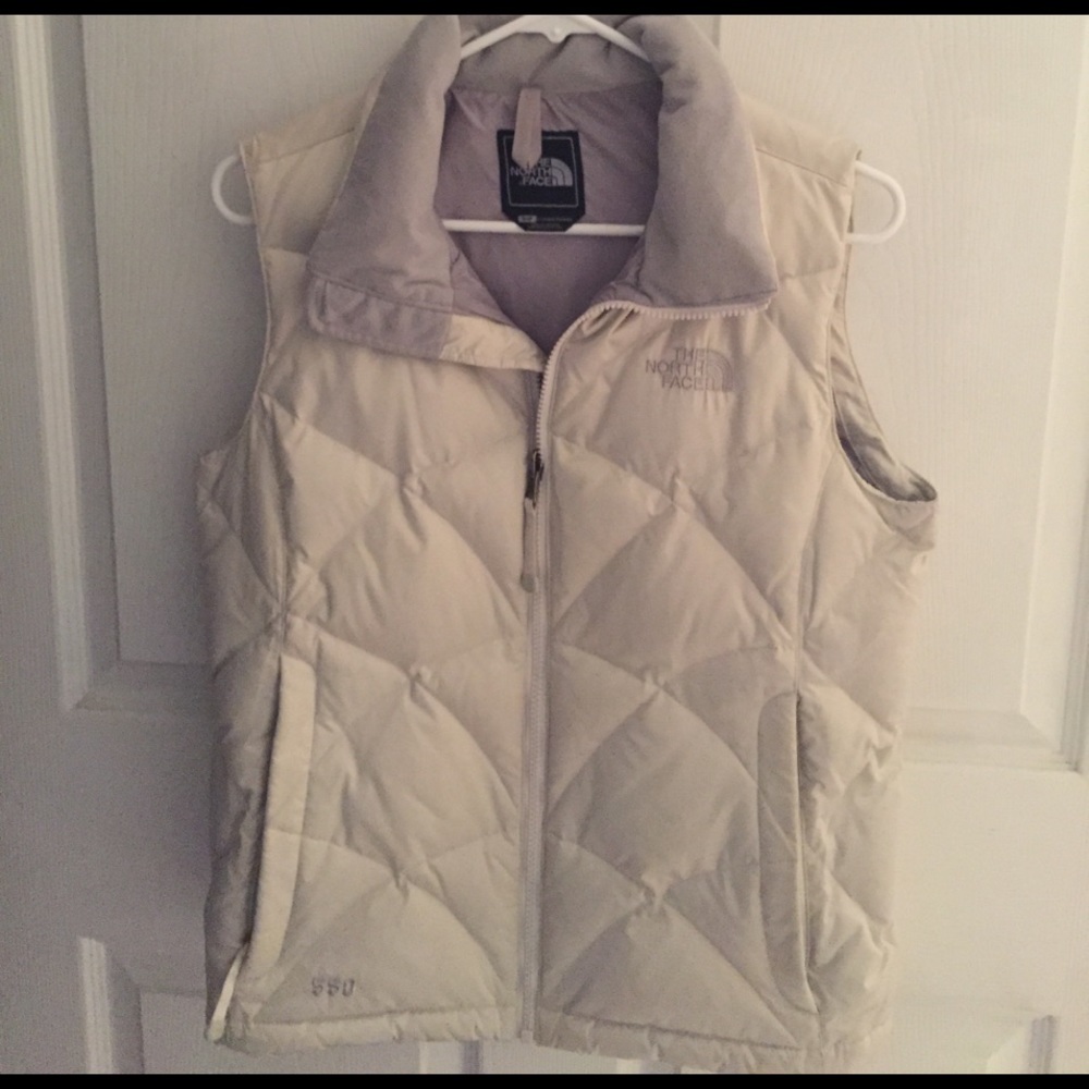 NWOT...North Face 550 Vest-white