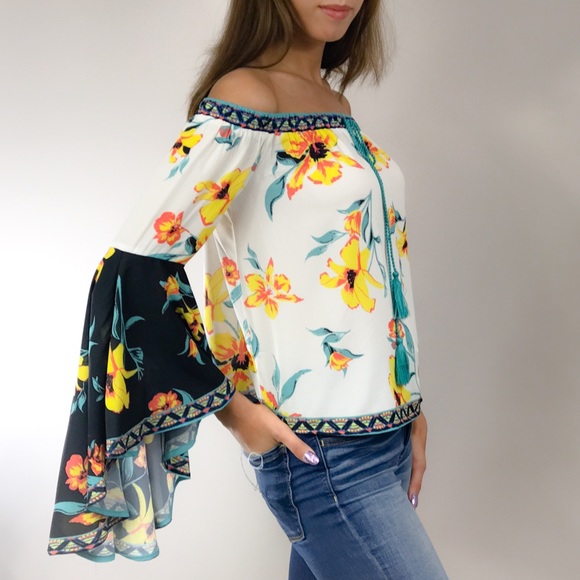 🌸🆕Buttercup Orchids Bell Sleeve Blouse - Picture 6 of 6