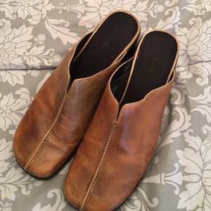 Clarks tan leather clogs