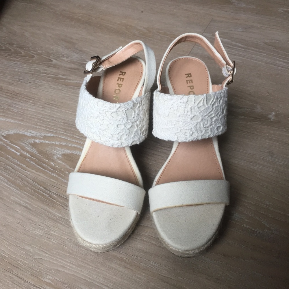 Report Lacey Wedges