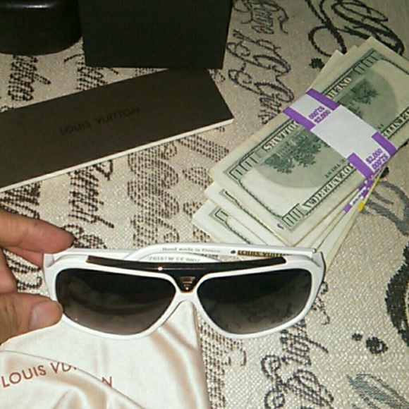 Louis Vuitton Evidence - Picture 1 of 3