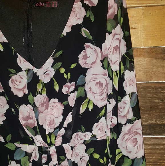 FLORAL BLACK ROMPER - Picture 2 of 7