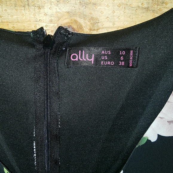 FLORAL BLACK ROMPER - Picture 5 of 7