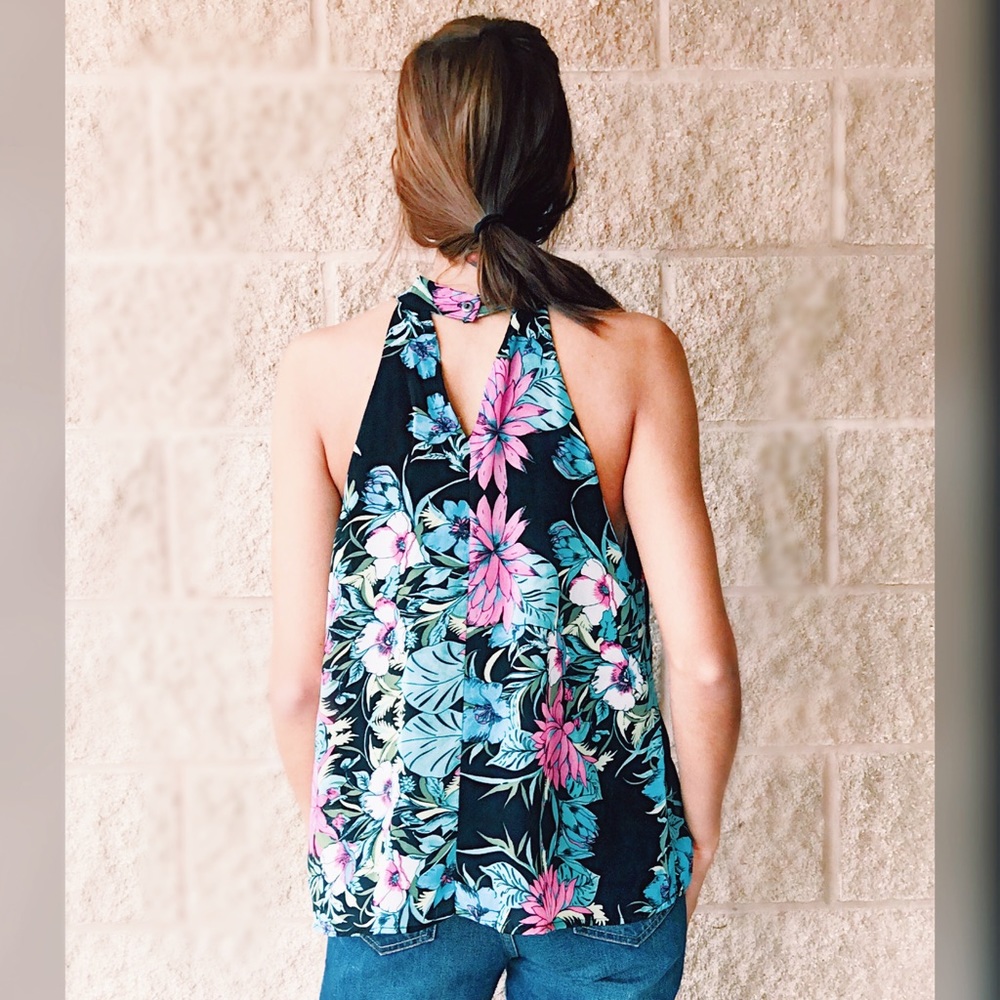 πΈπThe Miya Halter Blouse - Picture 3 of 4