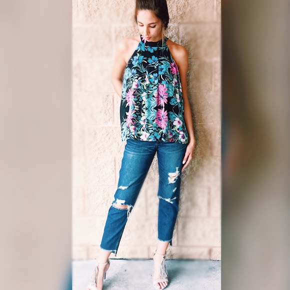 🌸🆕The Miya Halter Blouse - Picture 2 of 4