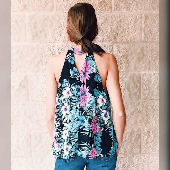 🌸🆕The Miya Halter Blouse - Picture 3 of 4