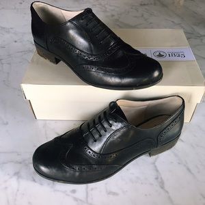 Clarks Humble Oak Black Leather Oxfords