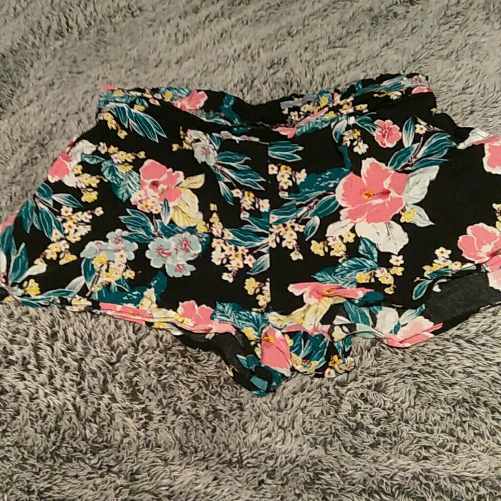 High waisted stretchy shorts