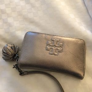 Tory Burch zip top wallet/wristlet.