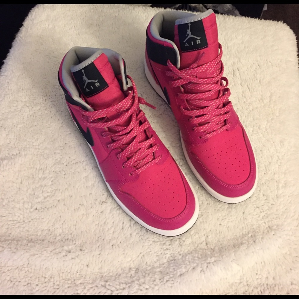 NWT Jordan retro high tops