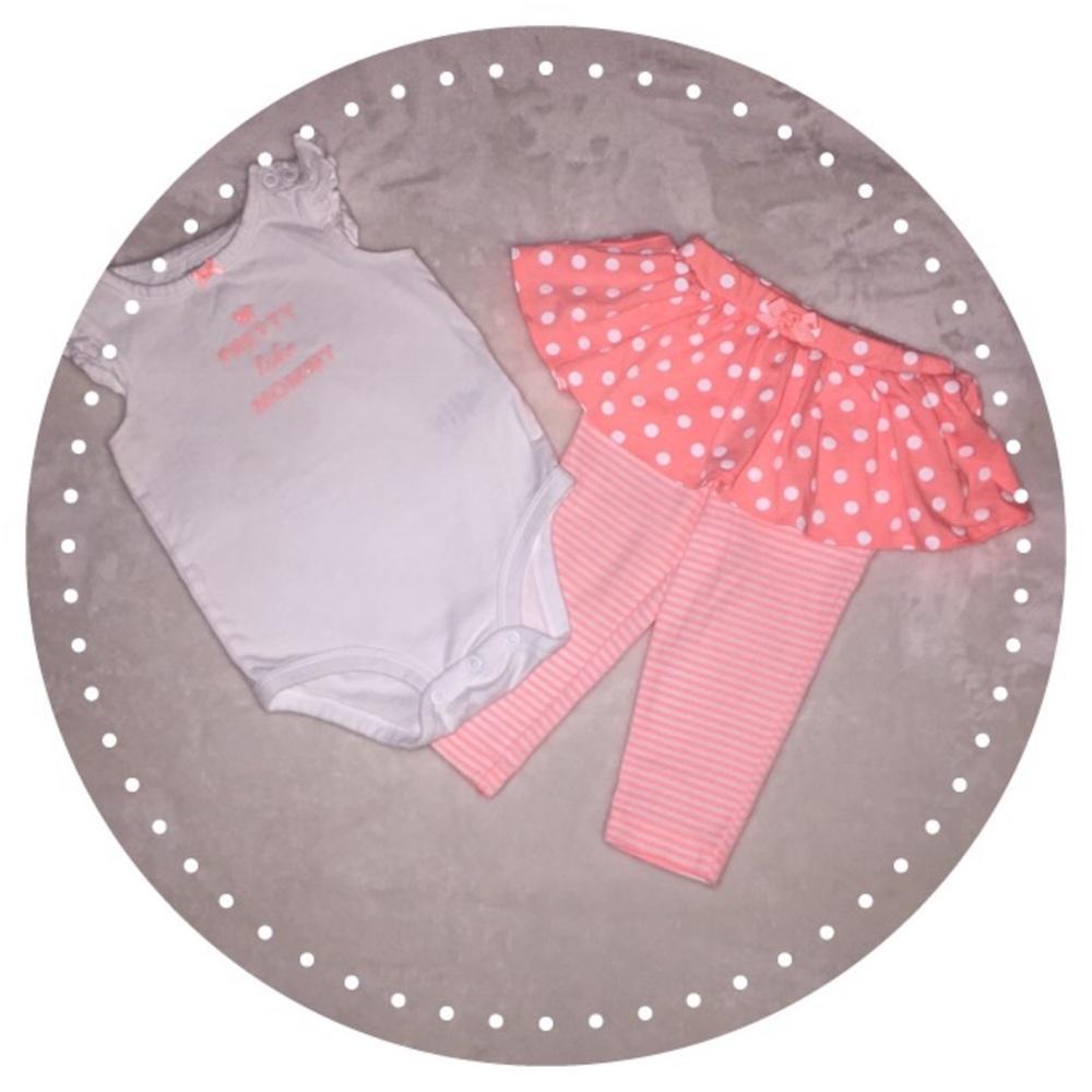 2-piece Carters outfit 🍑