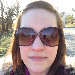 Meet your Posher, Leanne