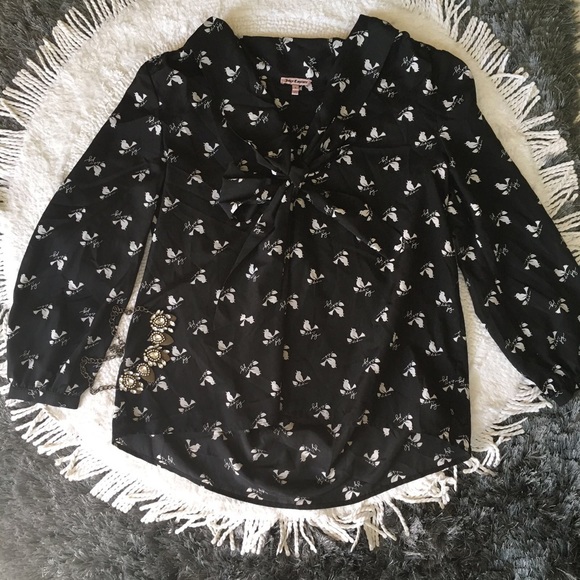 Juicy Couture Tops - 💚SALE💚🌟Juicy Couture Blouse🌟