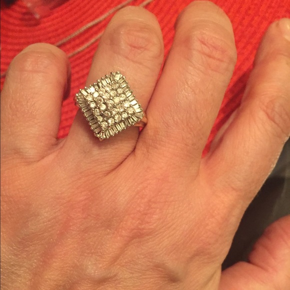 Jewelry - Do Not But - Hold! Lovely diamonds and 10k ring