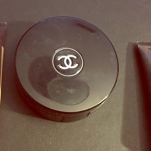Chanel Vitalumiere Aqua Foundation Compact