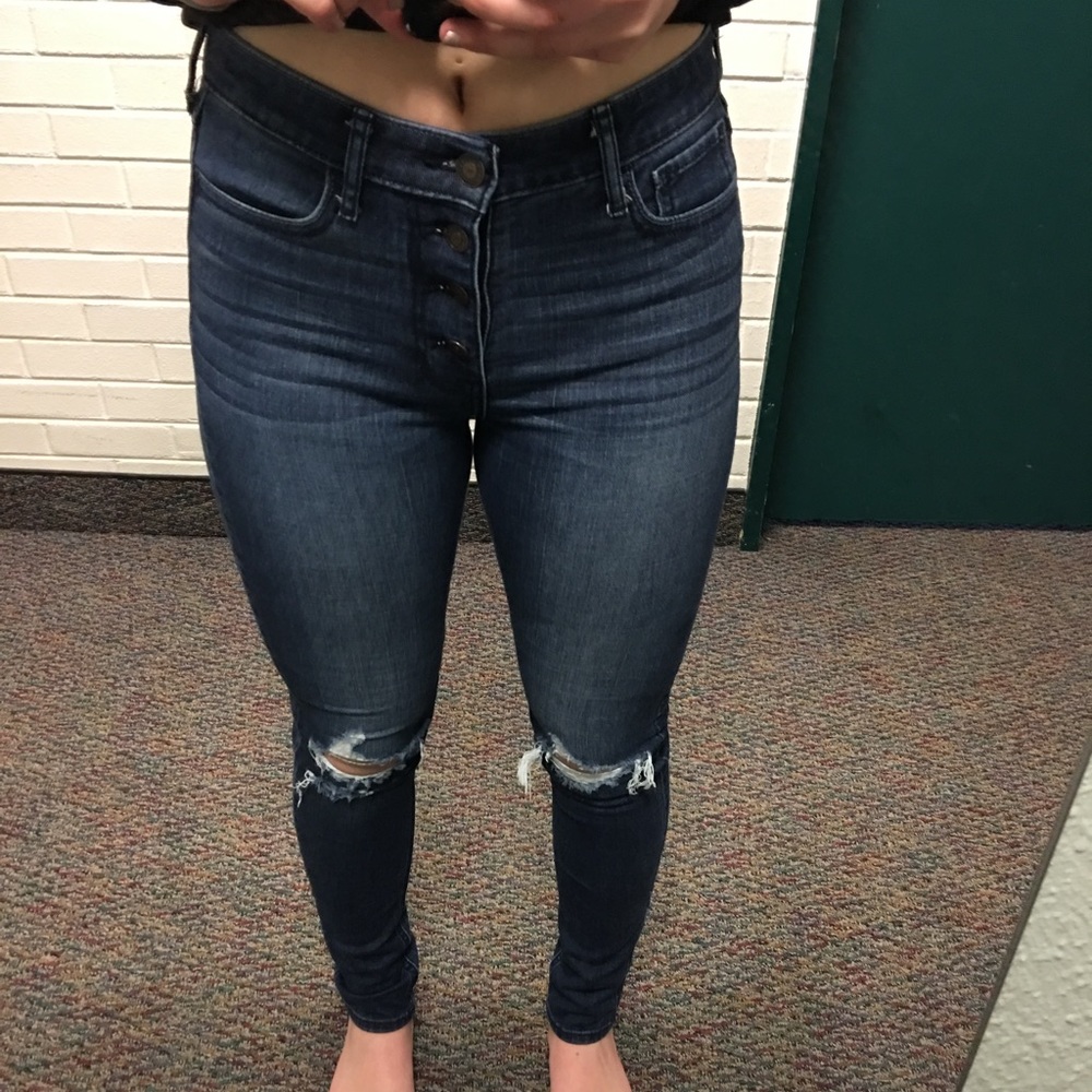 Hollister ripped knee highwasted skinny jeans