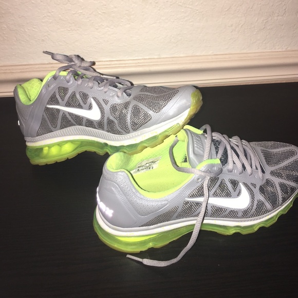 Nike Shoes - Women's Nike Air Max 2011