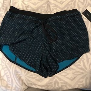 Lululemon run it out shorts size 4