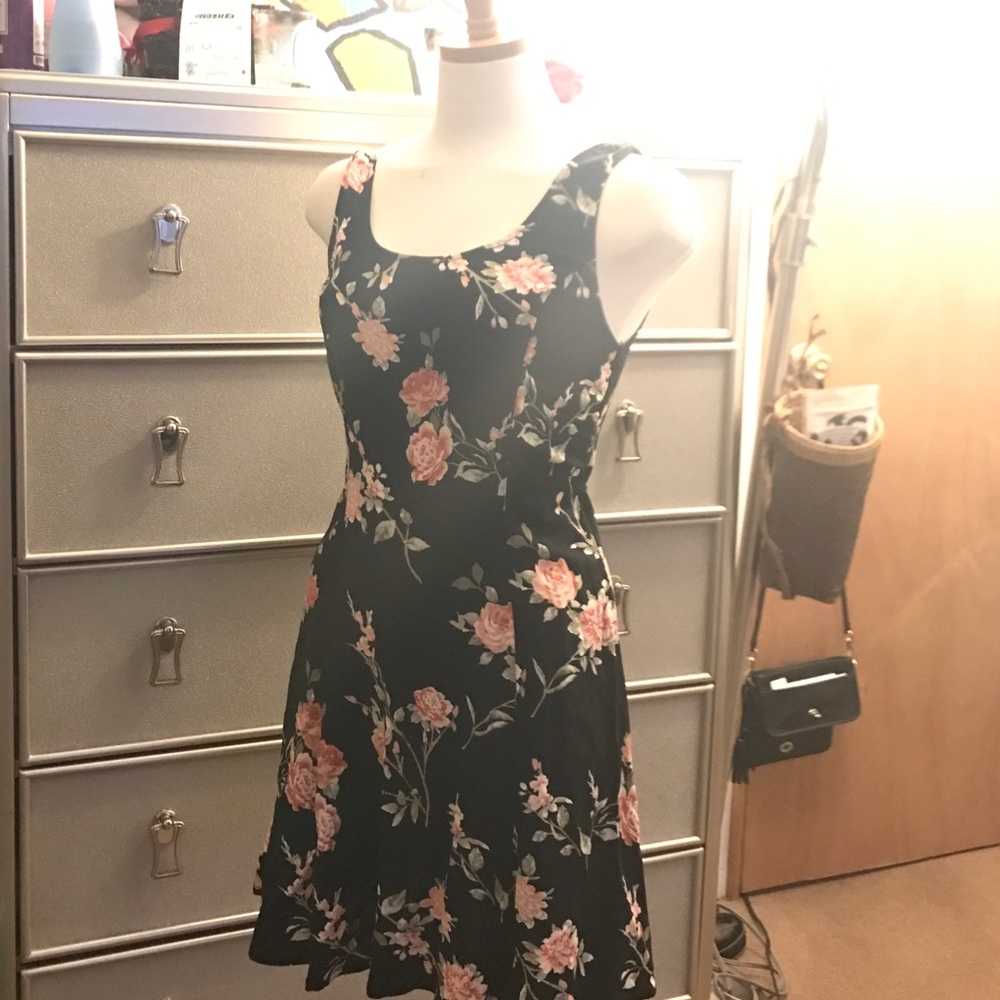🖤🌹🖤Forever21 90's style Sundress 🖤🌹🖤
