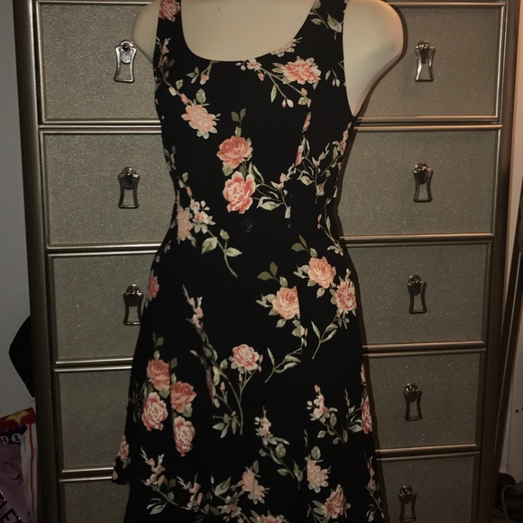 🖤🌹🖤Forever21 90's style Sundress 🖤🌹🖤 - Picture 2 of 3