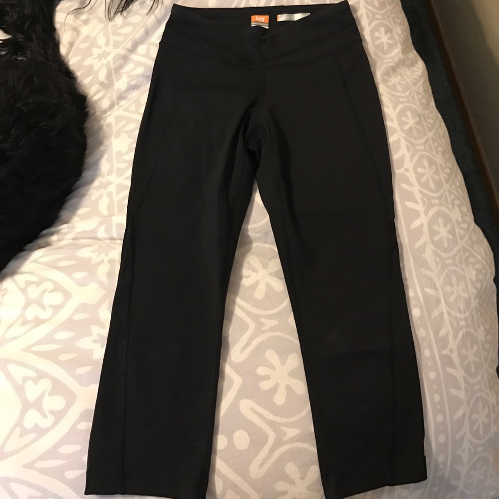 Lucy studio hatha capri leggings size xs