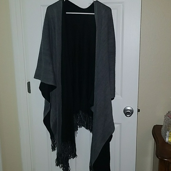 Reversible Black/Grey Shawl - Picture 2 of 2