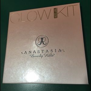 Anastasia Beverly Hills "That Glow" kit