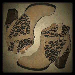 New American Eagle Leopard Print Booties