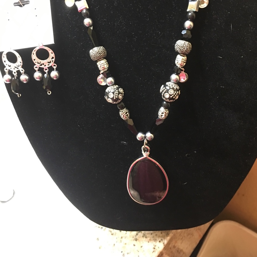 Black Pendant Necklace Set