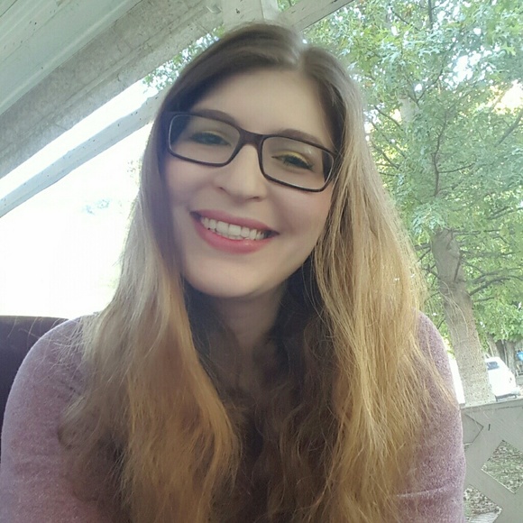 Meet your Posher, Laura - Picture 2 of 2