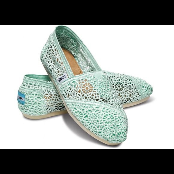 New Pastel Light Green Floral Lace TOMS Slipons - Picture 1 of 4