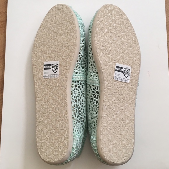 New Pastel Light Green Floral Lace TOMS Slipons - Picture 3 of 4