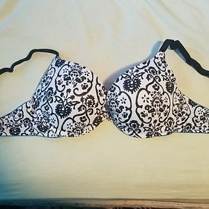 NWOT VS PINK 32D bra