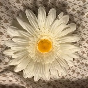 Daisy hair clip