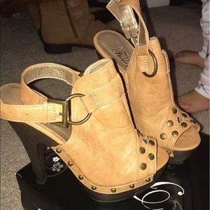 Shoes size 5