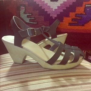 Old navy size 9 sandal clogs