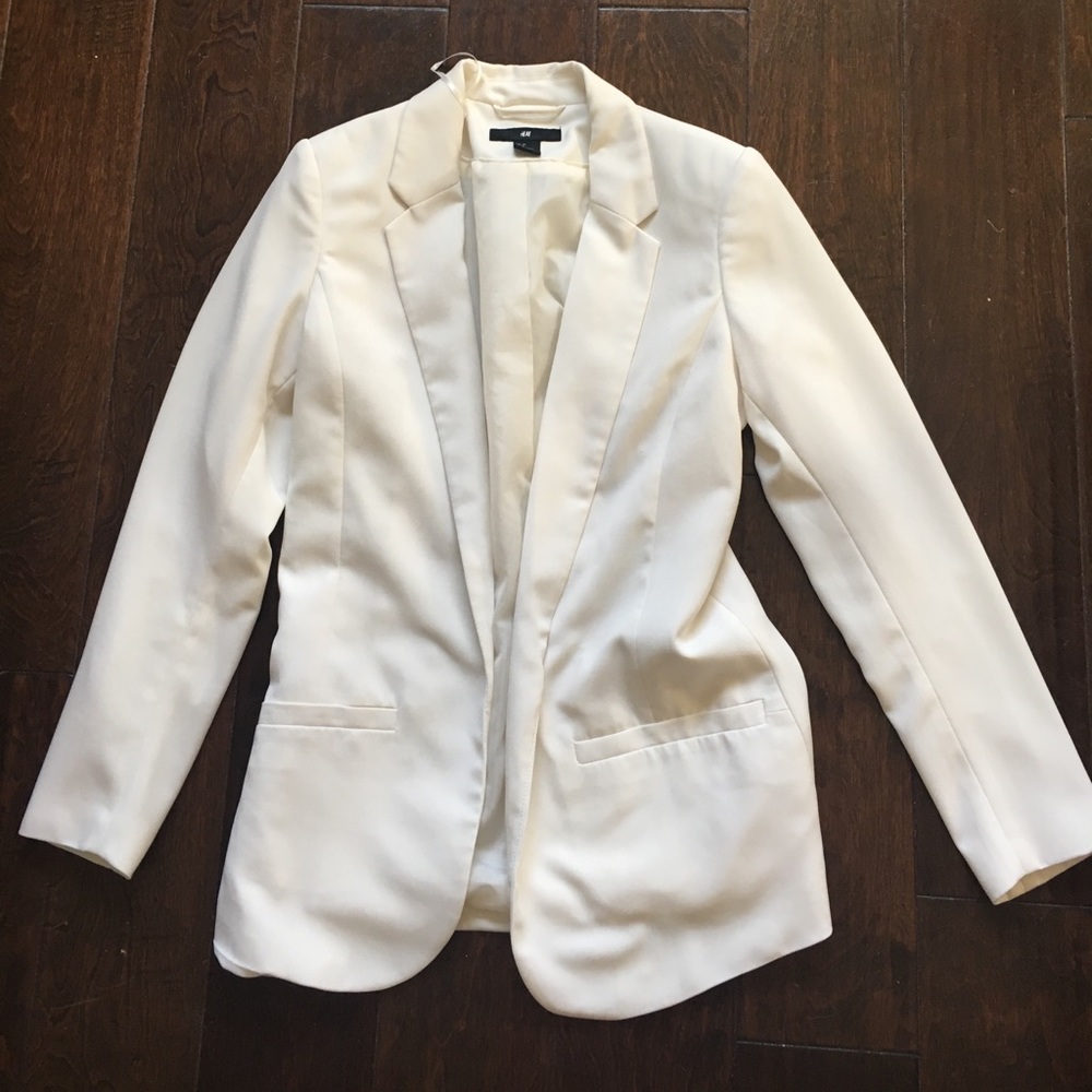 White blazzer