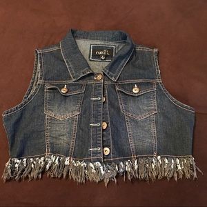 Cute short sleeve crop jean jacket!