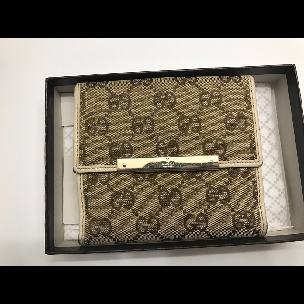 100% authentic Gucci wallet with box