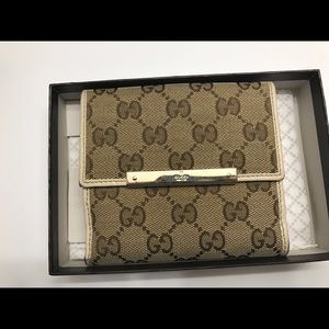 100% authentic Gucci wallet with box