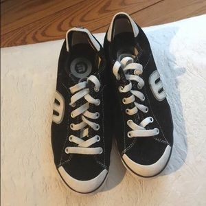 Etnies Black Corduroy Tennis Shoes